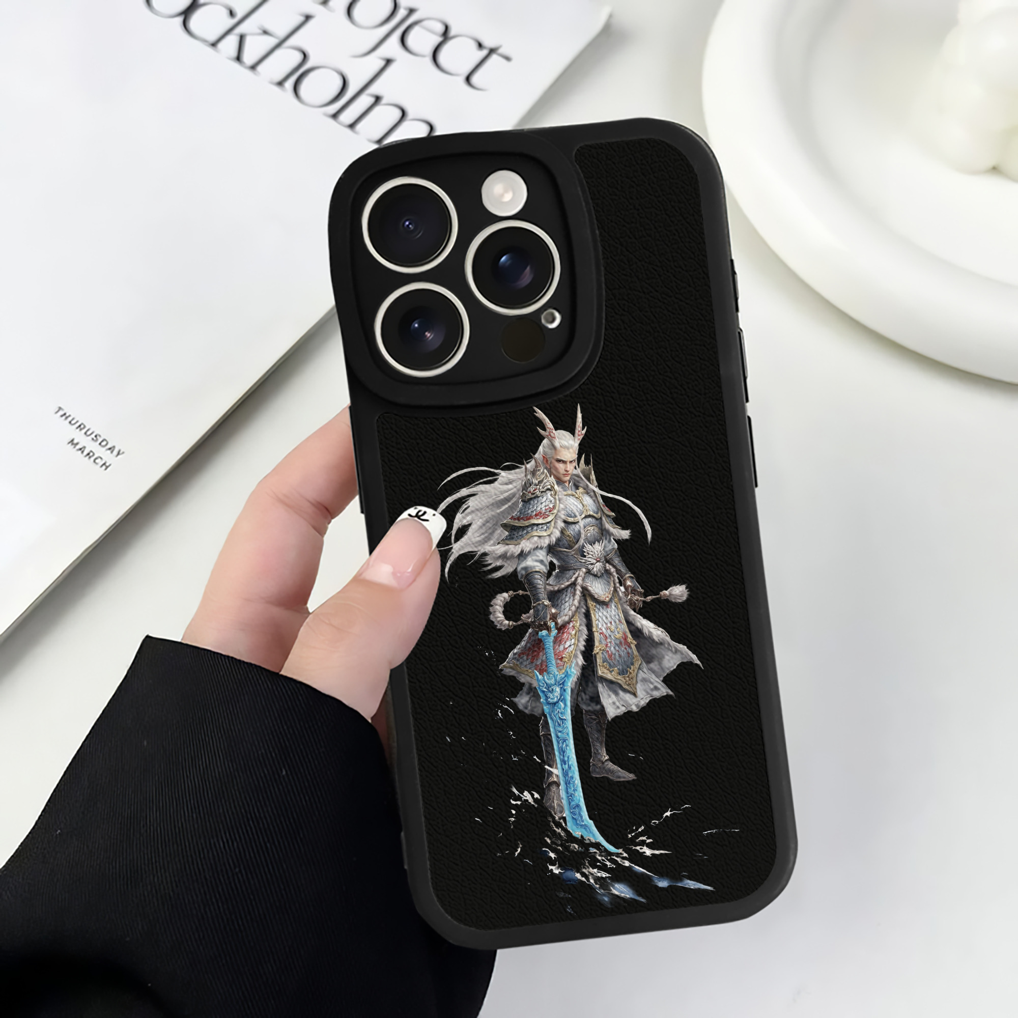 （画像用） Ne Zha 2 ナタ 魔童の大暴れ 【iPhone 16シリーズ対応】シリコンスマホケース（レザー調） 材質：シリコン